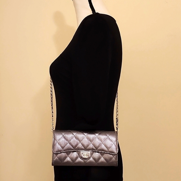 Chanel Matelasse Quilted CC Silver T Flap Wallet Leather Mesh + Entrupy COA - Picture 3 of 16